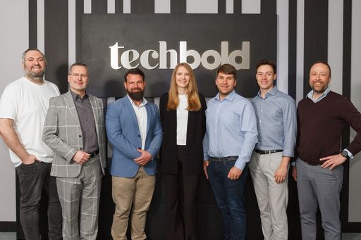  Gruppenbild der Kooperationspartner zum Launch der Microsoft
Cloud Region Austria. Vertreter der Firmen techbold, Microsoft und
ALSO.