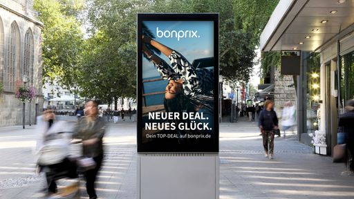  Sommerkampagne 2025 von bonprix // Weiterer Text über ots und
www.presseportal.de/nr/59646 / Die Verwendung dieses Bildes für
redaktionelle Zwecke ist unter Beachtung aller mitgeteilten
Nutzungsbedingungen zulässig und dann auch honorarfrei.
Veröffentlichung ausschließlich mit Bildrechte-Hinweis.