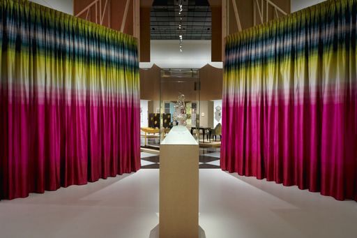 MAK Ausstellungsansicht, 2024 PECHE POP. Dagobert Peche und seine
Spuren in der Gegenwart MAK Ausstellungshalle EG © MAK/Christian
Mendez