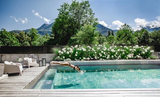  Moderne, biologische Pools sind glasklar und unterscheiden sich
optisch nicht von den mit schädlicher Chemie befüllten Chlorpools.