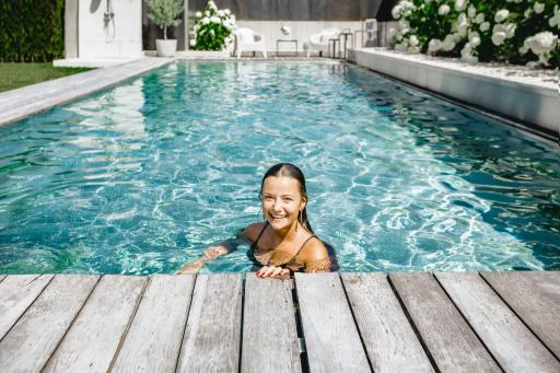 Vorschau Bild von Das natürliche Wasser hält das Mikrobiom der Haut im
Gleichgewicht. Jüngste Forschungen belegen, dass die Milliarden
Kleinstlebewesen auf unserer Haut einen wesentlichen Beitrag für
unsere Gesundheit leisten.
