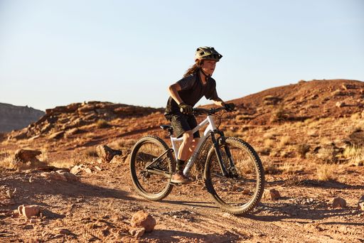 Vorschau Bild von Neuer Look trifft auf bewährte Technik: das woom OFF AIR ist ab
sofort als Limited Edition in der Farbe cirrus cloud erhältlich