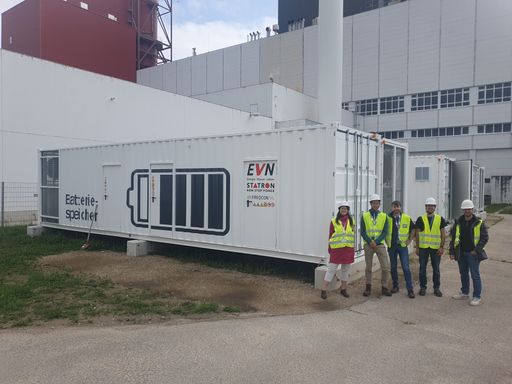 Vorschau Bild von In Theiß in Niederösterreich steht einer der größten
Wärmespeicher Europas. Der thermische Speicher wurde um ein
elektrisches Batteriespeichersystem mit einer Kapazität von 6 MWh zu
einem innovativen Hybridspeichersystem ergänzt.