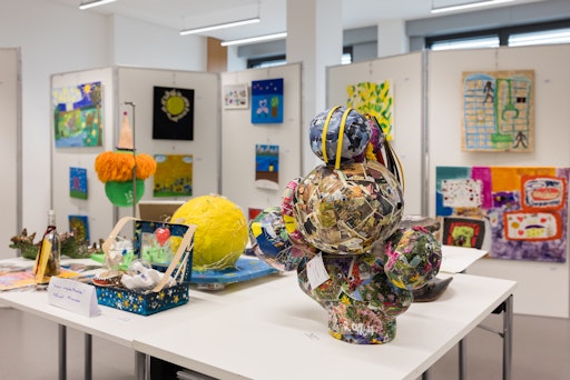  Die Kunstwerke des Kreativwettbewerbs 2024. In diesem Jahr wurden
über 200 Kunstwerke aus ganz Österreich eingereicht.