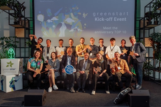  Die greenstart TOP 10 beim Kick-off Event im Rahmen der
Finanzierungsmesse „The Green 100“ mit Jürgen Schneider,
Sektionschef für Klima (BMLUK), und Bernd Vogl, Geschäftsführer des
Klima- und Energiefonds.