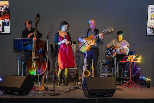 Vorschau Bild von Die Band "de Strawanza" begleitete den Abend musikalisch