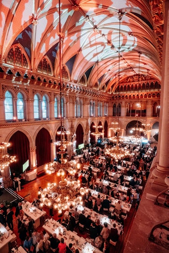 Vorschau Bild von GOURMET hat Partner:innen und Kund:innen in den Festsaal des
Wiener Rathauses geladen.