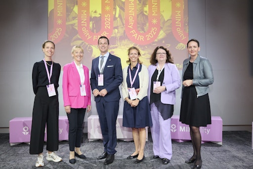  (v.l.) Verena Aichholzer (Generalsekretärin MINTality Stiftung),
Barbara Weitgruber (Sektionschefin im BMFWF), Karl Fritthum
(Bildungsdirektor NÖ), Therese Niss (Gründerin und Vorständin
MINTality Stiftung), Doris Wagner im BMB), Sonja Wallner (CFO A1
Telekom Austria)