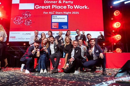 willhaben auf der Bühne - bei der „For All Stars Night“ 2025