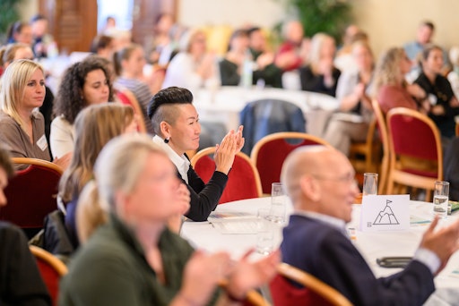 Vorschau Bild von Teilnehmende des Netzwerktreffens nehmen neue Impulse, praktische
Tipps und ein verstärktes Miteinander mit in ihre Einrichtungen.