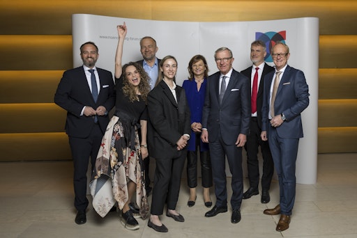  v.l.n.r.: Michael Baminger, Vorstandssprecher Salzburg AG,
Victoria Neuhofer, Gründerin und CEO von Damn Plastic, Meinhard
Lukas, langjährigen Rektor der Johannes Kepler Universität,
international anerkannter Wissenschaftler, Angelika Reich, Managing
Director bei Avancell Joint, Susanne Riess-Hahn,
Vorstandsvorsitzende der Bausparkasse Wüstenrot AG, Landeshauptmann
Wilfried Haslauer, Jürgen Schmidhuber, „Vater der modernen KI“ ,
wissenschaftlicher Direktor Schweizer Forschungsinstitut IDSIA,
Direktor der KI-Initiative an saudischer KAUST-Universität, Herwig
Struber, Vorstand Salzburg AG