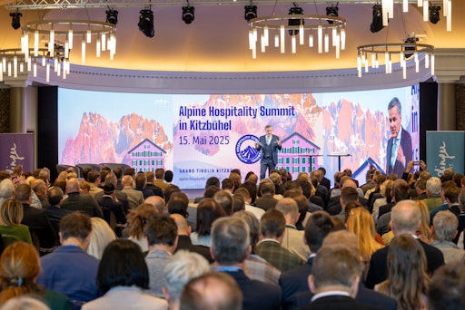  300 Entscheidungsträger aus Tourismus, Politik und Immobilien
diskutierten in Kitzbühel über Herausforderungen und zukunftsfähige
Modelle für die alpine Ferienhotellerie