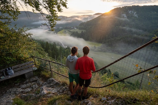  Sonnenaufgang mit Picknick auf dem Donauberglandweg;
Bildnachweis: TMBW / Pacini // Weiterer Text über ots und
www.presseportal.de/nr/60614 / Die Verwendung dieses Bildes für
redaktionelle Zwecke ist unter Beachtung aller mitgeteilten
Nutzungsbedingungen zulässig und dann auch honorarfrei.
Veröffentlichung ausschließlich mit Bildrechte-Hinweis.