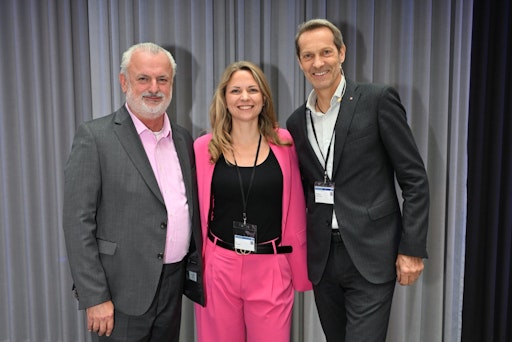  Die Veranstalterin Iris Einwaller, Geschäftsführerin der epmedia
Werbeagentur, eröffnete gemeinsam mit den langjährigen
Mitinitiatoren Peter Engert, Geschäftsführer der ÖGNI (links) und
Wolfgang Kradischnig, Geschäftsführer der DELTA Holding (rechts).