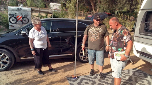 Die Camping-Clique um Jacky (li.), Mike und Sascha (re.) sind
Camping-Profis // Weiterer Text über ots und
www.presseportal.de/nr/6605 / Die Verwendung dieses Bildes für
redaktionelle Zwecke ist unter Beachtung aller mitgeteilten
Nutzungsbedingungen zulässig und dann auch honorarfrei.
Veröffentlichung ausschließlich mit Bildrechte-Hinweis.