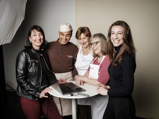 Vorschau Bild von KampagnenShooting_ErfahreneSemester_Ballaun_Amru_Maria_Agnes_Ossi
nger
