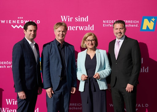  Tourismusempfang Wienerwald im Conference Center Laxenburg: David
Berl (Bürgermeister Laxenburg), Michael Duscher (Niederösterreich
Werbung), Johanna Mikl-Leitner, Michael Wollinger (Wienerwald
Tourismus)