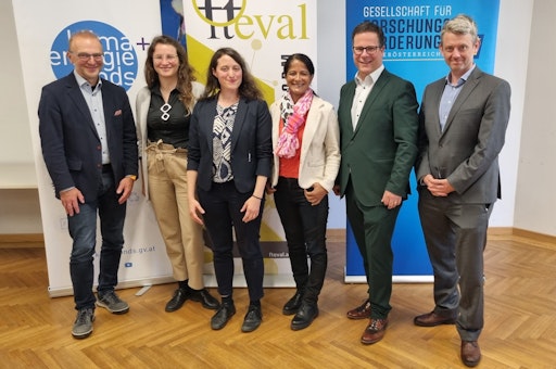  Die neuen Mitgliedervertreter:innen des Klima- und Energiefonds
und der Gesellschaft für Forschungsförderung Niederösterreich
gemeinsam mit Geschäftsführerin und Obfrau der Plattform fteval.