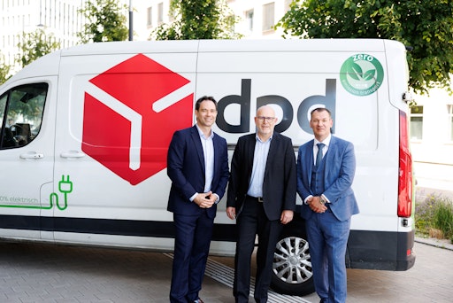 Daniel Neumann, Geschäftsführer Gebrüder Weiss Paketdienst
(größter Gesellschafter von DPD Österreich), Claus Meystrik, Head of
HSEQ und Projektverantwortlicher bei DPD, und Christian Holzhauser,
Obmann der Sparte Transport und Verkehr in der Wirtschaftskammer
Wien