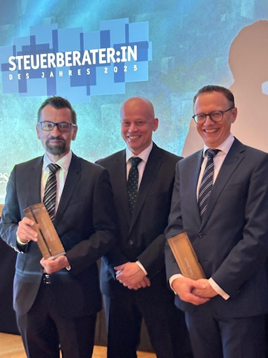 Vorschau Bild von Im Bild v.l.n.r.: Helmut Beer, Sebastian Haupt (beide aus dem TPA
Standort in Wien) und Leopold Brunner, Gewinner in der Kategorie
"Freie Berufe".