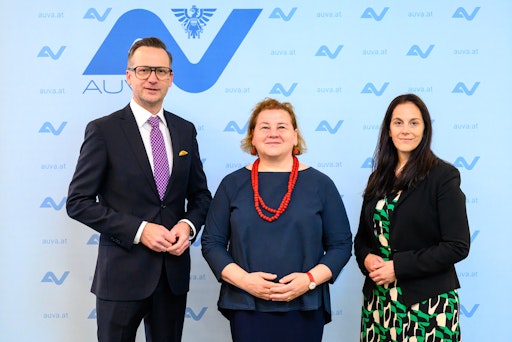 Bild zeigt (v.l.) AUVA-Obmann Mario Watz, Gesundheits- und
Sozialministerin Korinna Schumann, AUVA-Obmann-Stellvertreterin
Claudia Neumayer-Stickler