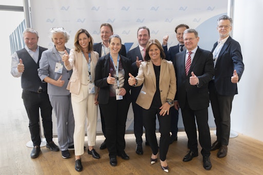 Vorschau Bild von Bild zeigt (v.l.) Agnes Streissler-Führer (Stv.
Bundesgeschäftsführerin GPA), Caroline Krammer (Direktorin
Prävention und Leistung AUVA), Roland Pichler (Stv. Generaldirektor
AUVA), Claudia Neumayer-Stickler (Obmann-Stv.in AUVA), Alexander
Bernart (Generaldirektor AUVA), Renate Anderl (Präsidentin
Arbeiterkammer), Roland Frank (Ärztlicher Direktor AUVA), Christian
Deutsch (Landtagsabgeordneter SPÖ Wien).