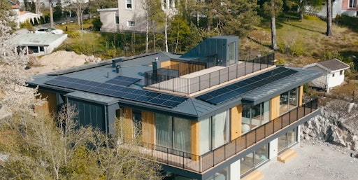  Screenshot from the installation video of the LONGi EcoLife
Series in Stockholm. Copyright: LONGi Solar & Aprilice (Swedish
solar company) // Weiterer Text über ots und
www.presseportal.de/nr/168623 / Die Verwendung dieses Bildes für
redaktionelle Zwecke ist unter Beachtung aller mitgeteilten
Nutzungsbedingungen zulässig und dann auch honorarfrei.
Veröffentlichung ausschließlich mit Bildrechte-Hinweis.