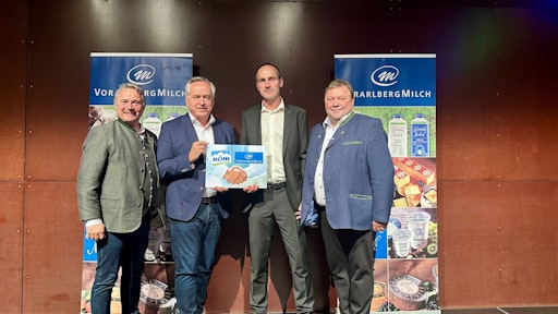  Bild 1: Gruppenbild Bildunterschrift: Auf der Generalversammlung
der Vorarlberg Milch wurde der gemeinsame Weg mit der NÖM AG durch
die Mitglieder beschlossen. Bildquelle: Vorarlberg Milch eGen /
Veröffentlichung honorarfrei