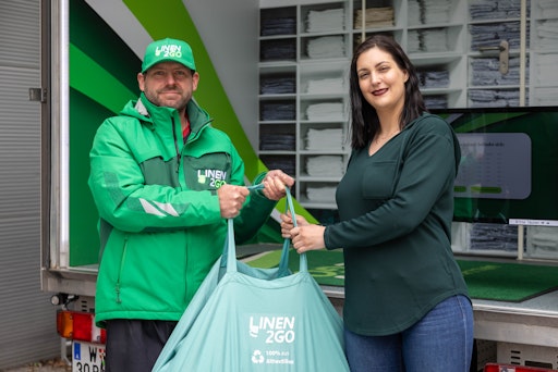 Vorschau Bild von Eröffnung Linen2GO express Bad Hofgastein_ Wäscheübergabe