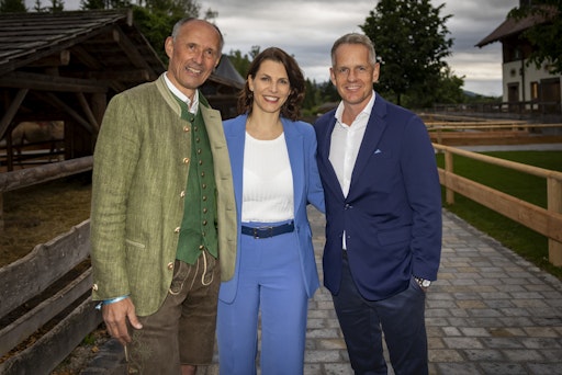 v.l.: Leo Bauernberger (Geschäftsführer SalzburgerLand
Tourismus), Karoline Edtstadler (designierte Landeshauptfrau von
Salzburg) und Luke Donald (britischer Golf-Profi).
