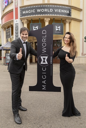 Vorschau Bild von Anca & Lucca Lucian feiern den ersten Geburtstag der Magic World
Vienna