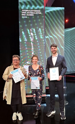  Das Branchenmagazin „Österreichs Journalist:in“ kürt
APA-Chefredakteurin Maria Scholl zur Top-Redaktionsleiterin 2024,
APA-Bildredakteurin Barbara Gindl ist erneut „Fotojournalistin des
Jahres" und APA-Picture-Editor Max Herbst wurde als einer der besten
„30 unter 30“ geehrt.