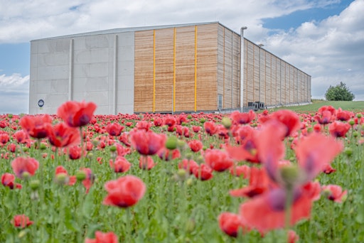 Vorschau Bild von Neben dem einzigartigen Kräuterhochregallager aus Holz soll die
neue Kräuterhalle für die Kommissionierung und den Online-Shop
wachsen.