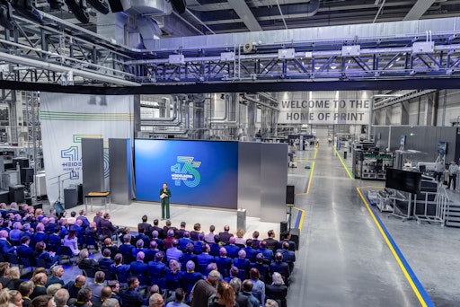  HEIDELBERG schaut optimistisch in das GJ 2025/26 und eröffnet zum
175-jährigen Jubiläum mit dem neugestalteten Home of Print das
größte Kundenvorführzentrum der Branche. // Weiterer Text über ots
und www.presseportal.de/nr/6678 / Die Verwendung dieses Bildes für
redaktionelle Zwecke ist unter Beachtung aller mitgeteilten
Nutzungsbedingungen zulässig und dann auch honorarfrei.
Veröffentlichung ausschließlich mit Bildrechte-Hinweis.