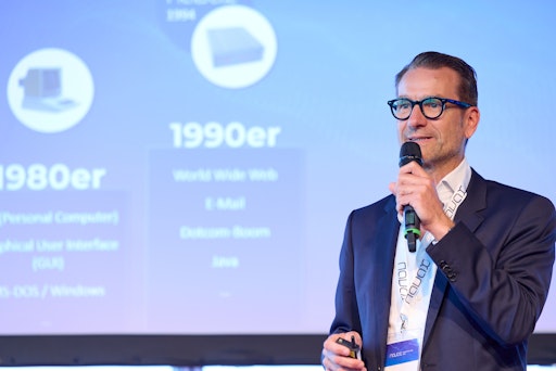 Vorschau Bild von Oliver Krizek, Gründer und Geschäftsführer der NAVAX
Unternehmensgruppe: "Wir unterstützen unsere Kunden dabei, KI
sinnvoll in den Unternehmen einzusetzen und sich die Vorteile dieser
Technologie zu Nutze zu machen. Denn KI ist gekommen, um zu
bleiben."