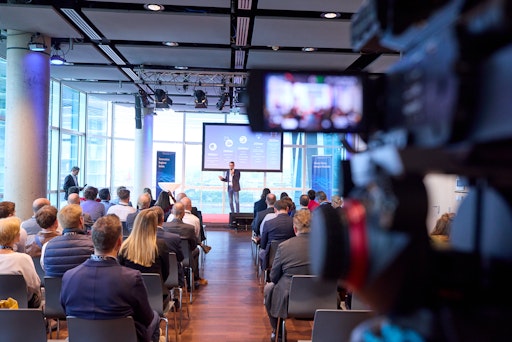 Vorschau Bild von Das Tech Gate Wien verwandelte sich kürzlich in eine lebendige
Bühne für Innovation und Dialog, als der erste NAVAX Innovation Day
vor Ort stattgefunden hat.