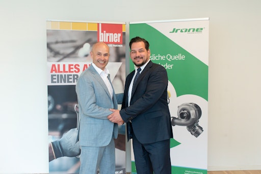  Franz Lettner, Geschäftsführung Birner GmbH, und Dirk König,
Prokurist OE Germany GmbH, freuen sich über die neue Partnerschaft.