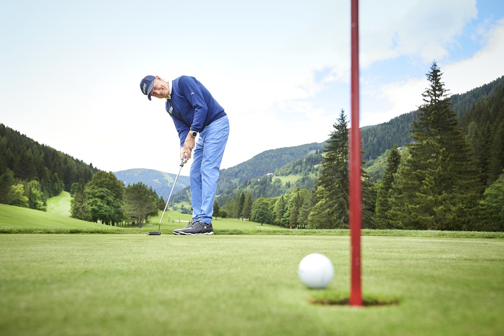Golf summer between the lake and the mountain