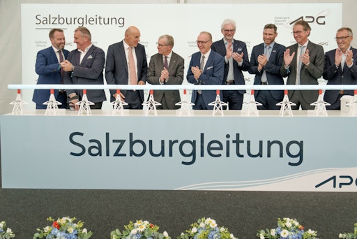 Vlnr am Foto: M. Baminger (Salzburg AG), P. Koren (IV), P.
Kollmann (Verbund), W. Haslauer (LH Salzburg), G. Christiner (APG),
M. Strugl (Verbund), M. Karger (APG), L. Schitter (Energie AG OÖ),
M. Rosenstatter (WK Salzburg)