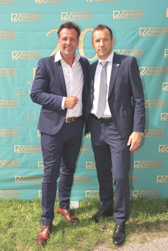 Vorschau Bild von Moderator Volker Piescek und Verwaltugsdirektor Thomas
Bogendorfer