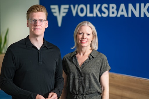  Bild 01: Fedja Burmeister, Gründer von The Odd, Sonja
Schörgenhofer, Leitung Marketing und Kommunikation der VOLKSBANK
WIEN AG © Stefan Seelig