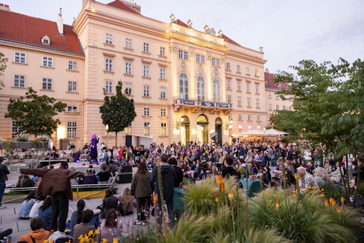 MQ Pride Night unter dem Motto „Stand Up!“