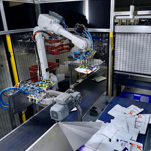  Robotic arm Cologne Hub // Weiterer Text über ots und
www.presseportal.de/nr/55546 / Die Verwendung dieses Bildes für
redaktionelle Zwecke ist unter Beachtung aller mitgeteilten
Nutzungsbedingungen zulässig und dann auch honorarfrei.
Veröffentlichung ausschließlich mit Bildrechte-Hinweis.
