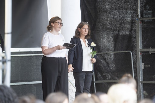 Vorschau Bild von Bürgermeisterin Elke Kahr und Moderatorin auf der Bühne