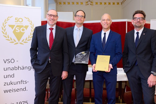  Im Bild (v.l.n.r.): Mag. Martin Wiesinger (Vorsitzender der
Fachgruppe Sicherheitsdienstleister), Ing. Jürgen Leimer, MSc
(Vorsitzender der Fachgruppe Elektronik), Herbert Maté (Vorsitzender
der Fachgruppe Mechanik & Mechatronik), Robert Grabovszki, BSc MBA
(VSÖ-Generalsekretär)