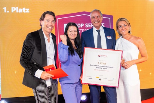 V.l.n.r: Dr. Christian Rauscher (Top Service Österreich), Belinda
Ebmer (DHL Express Austria), Renato Favro (Deutsche
Vermögensberatung Bank AG) und Dr. Barbara Aigner (Top Service
Österreich) bei der Verleihung des Qualitätssiegels "Top Service
Österreich". // Weiterer Text über ots und
www.presseportal.de/nr/131212 / Die Verwendung dieses Bildes für
redaktionelle Zwecke ist unter Beachtung aller mitgeteilten
Nutzungsbedingungen zulässig und dann auch honorarfrei.
Veröffentlichung ausschließlich mit Bildrechte-Hinweis.