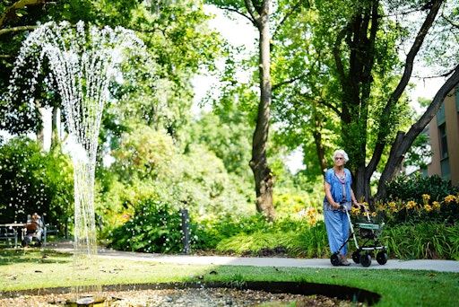 Vorschau Bild von Neben Hitzeschutz kommt der Sommergenuss nicht zu kurz: Im Rahmen
des Kultursommer Wien finden auch heuer wieder kostenlose
Gartenkonzerte in den Häusern zum Leben statt. Auch externe Gäste
sind herzlich eingeladen, an diesen musikalischen Sommer-Highlights
teilzunehmen. (c) Eva Manhart / APA / picturedesk.com