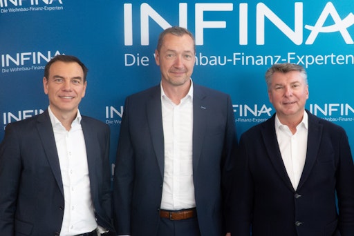 v. l. n. r.: Christoph Kirchmair (CEO & Founder der INFINA Credit 
Broker GmbH), Werner Lehner und Heinz Hofstaetter (beide 
Geschäftsführer von FRC – Finance & Risk Consult GmbH)