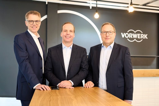 Vorschau Bild von (v.l.n.r.) Das Executive Board der Vorwerk Gruppe: Dr. Thomas
Rodemann, Hauke Paasch und Dr. Thomas Stoffmehl. // Weiterer Text
über ots und www.presseportal.de/nr/52621 / Die Verwendung dieses
Bildes für redaktionelle Zwecke ist unter Beachtung aller
mitgeteilten Nutzungsbedingungen zulässig und dann auch honorarfrei.
Veröffentlichung ausschließlich mit Bildrechte-Hinweis.