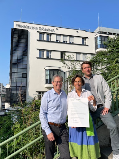  klimaaktiv Gold für Privatklinik Döbling; v.l.n.r. Thomas Koller,
Gesamtprojektleiter und Geschäftsführer der Mavie Med IMS;
Christiane Windsperger, Geschäftsführerin Privatklinik Döbling;
Clemens Kettner, Leiter Baumanage-ment Mavie Med IMS